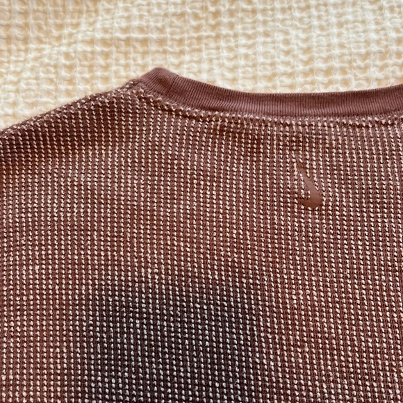 Nike Embroidered Cropped Crew Neck - Picture 5 of 5